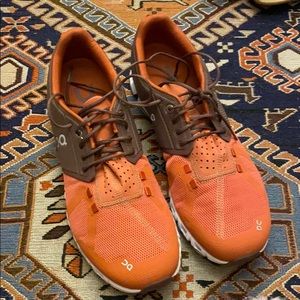 Like New! ON running shoes- size 10.5